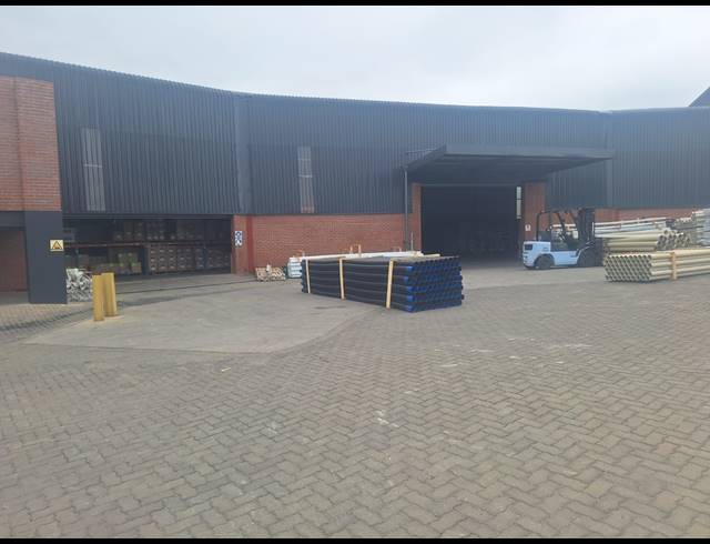 1,200M² WAREHOUSE TO LET IN RIVERSIDE INDUSTRIAL PARK